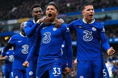 曼联青训新星贱卖成豪门支柱，反思青训流失之痛